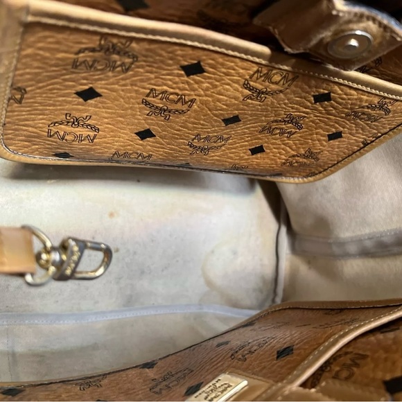 100% Authentic MCM VisetosShopper
Shoulder Bag - Picture 10 of 11